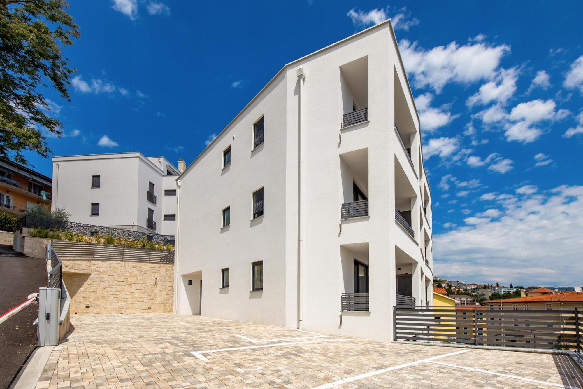 Belinda Apartments With Balcony & Private Parking Opatija Eksteriør bilde