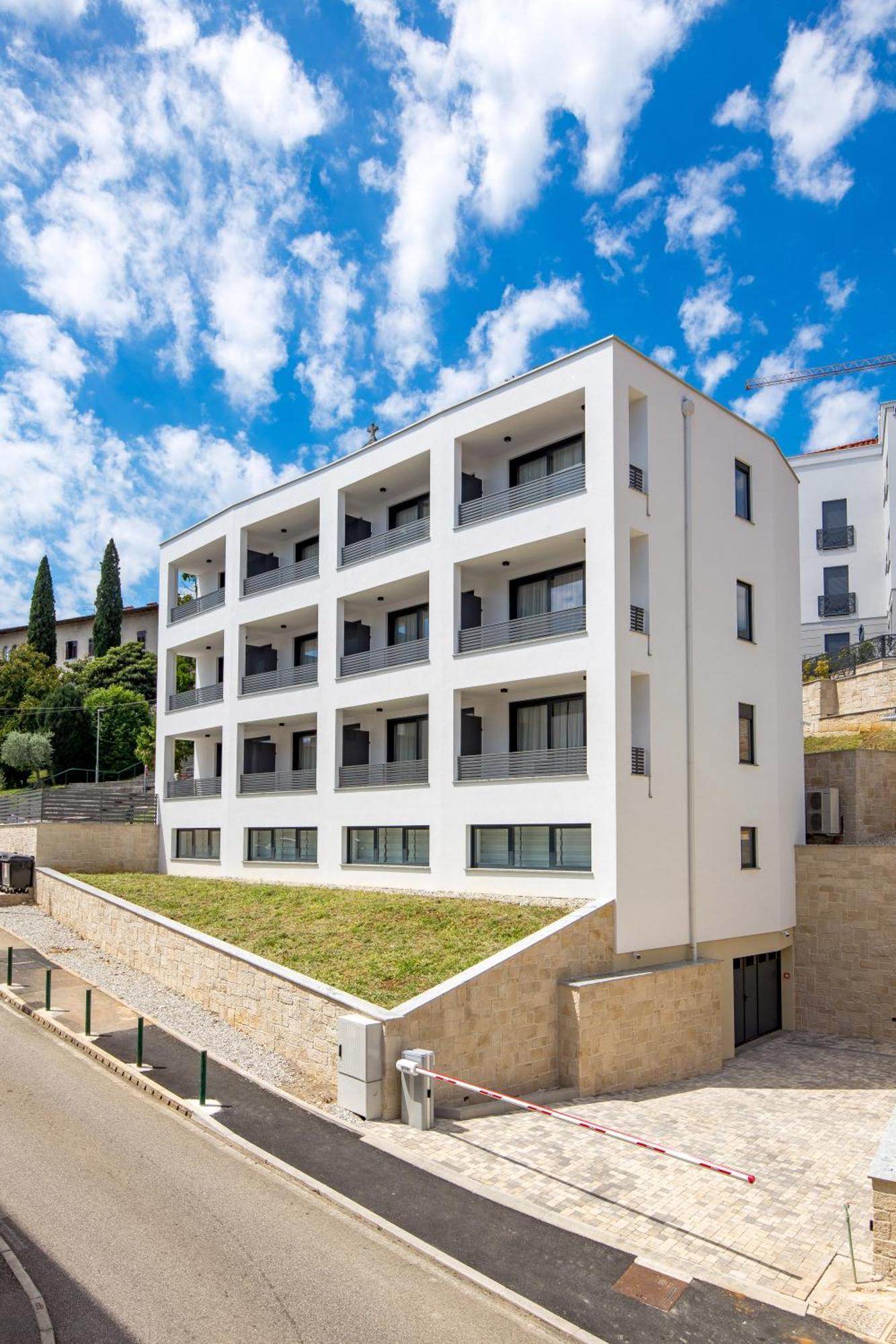 Belinda Apartments With Balcony & Private Parking Opatija Eksteriør bilde
