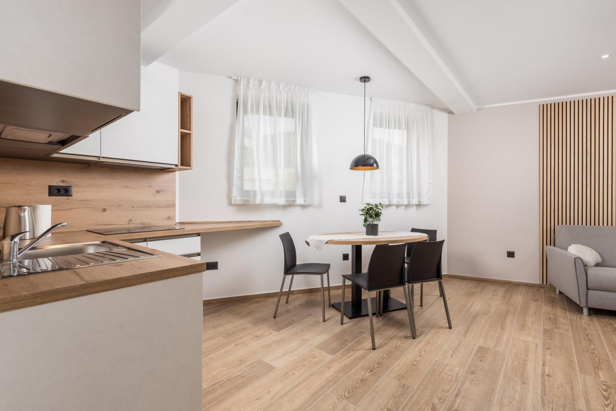 Belinda Apartments With Balcony & Private Parking Opatija Eksteriør bilde