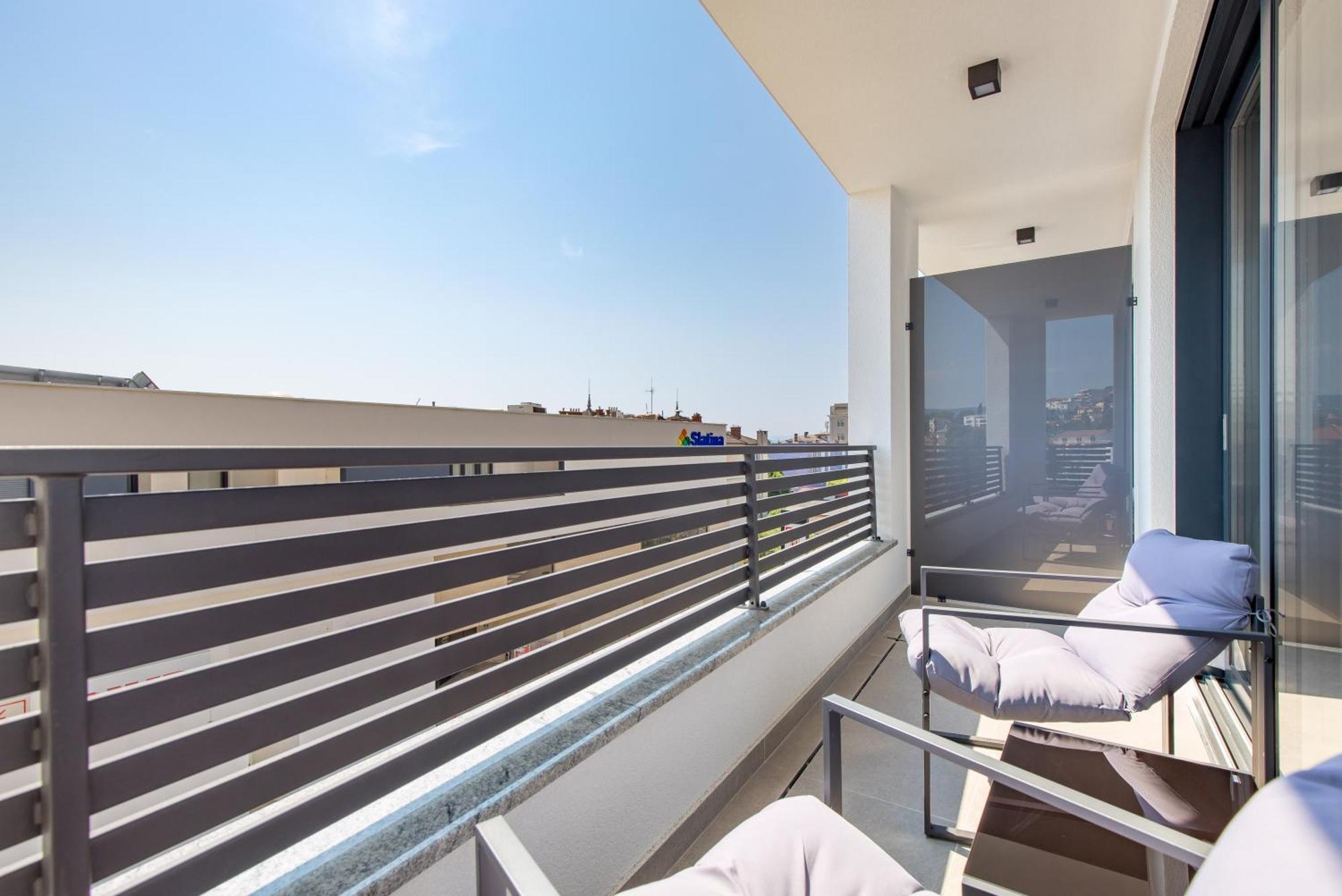 Belinda Apartments With Balcony & Private Parking Opatija Eksteriør bilde