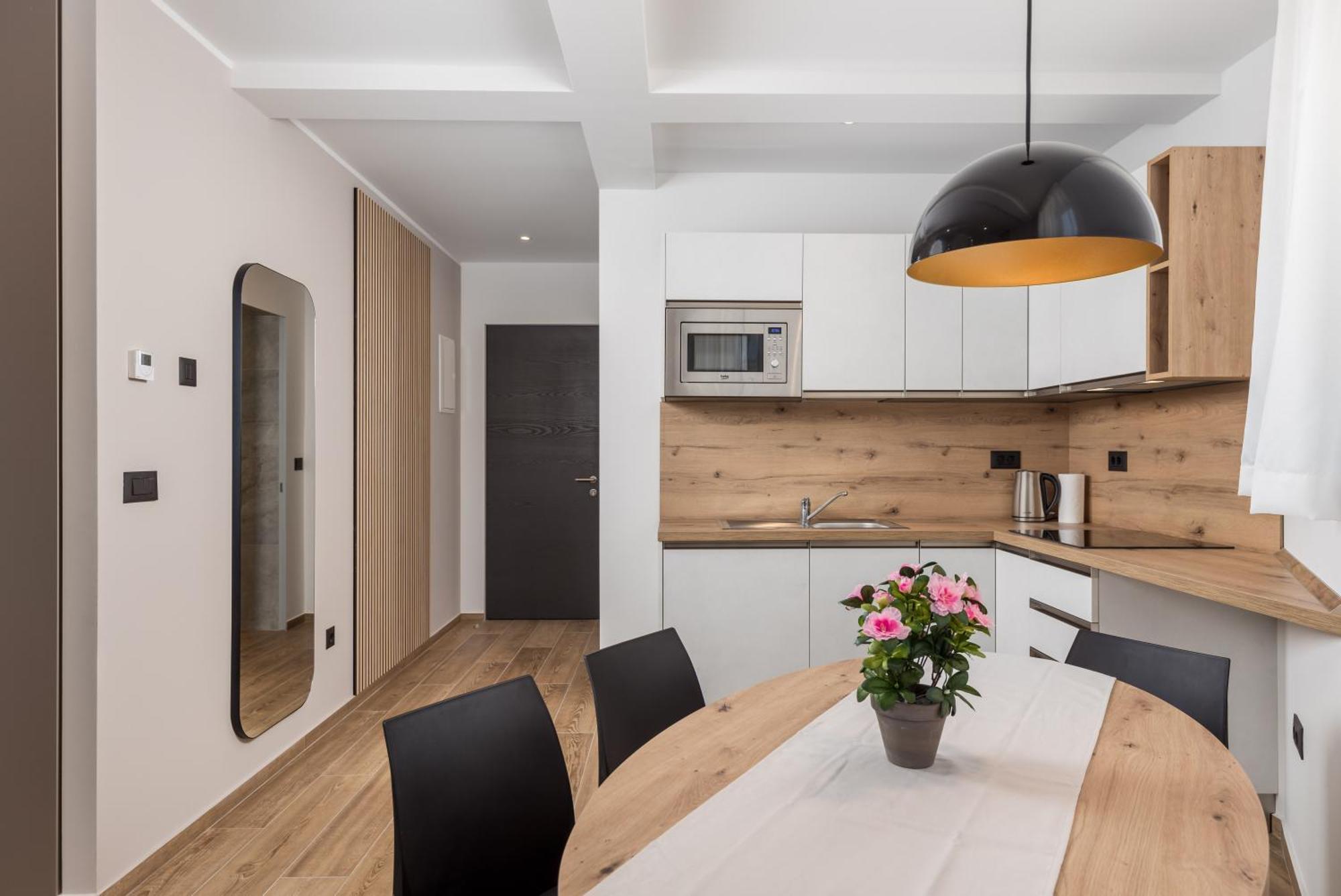 Belinda Apartments With Balcony & Private Parking Opatija Eksteriør bilde