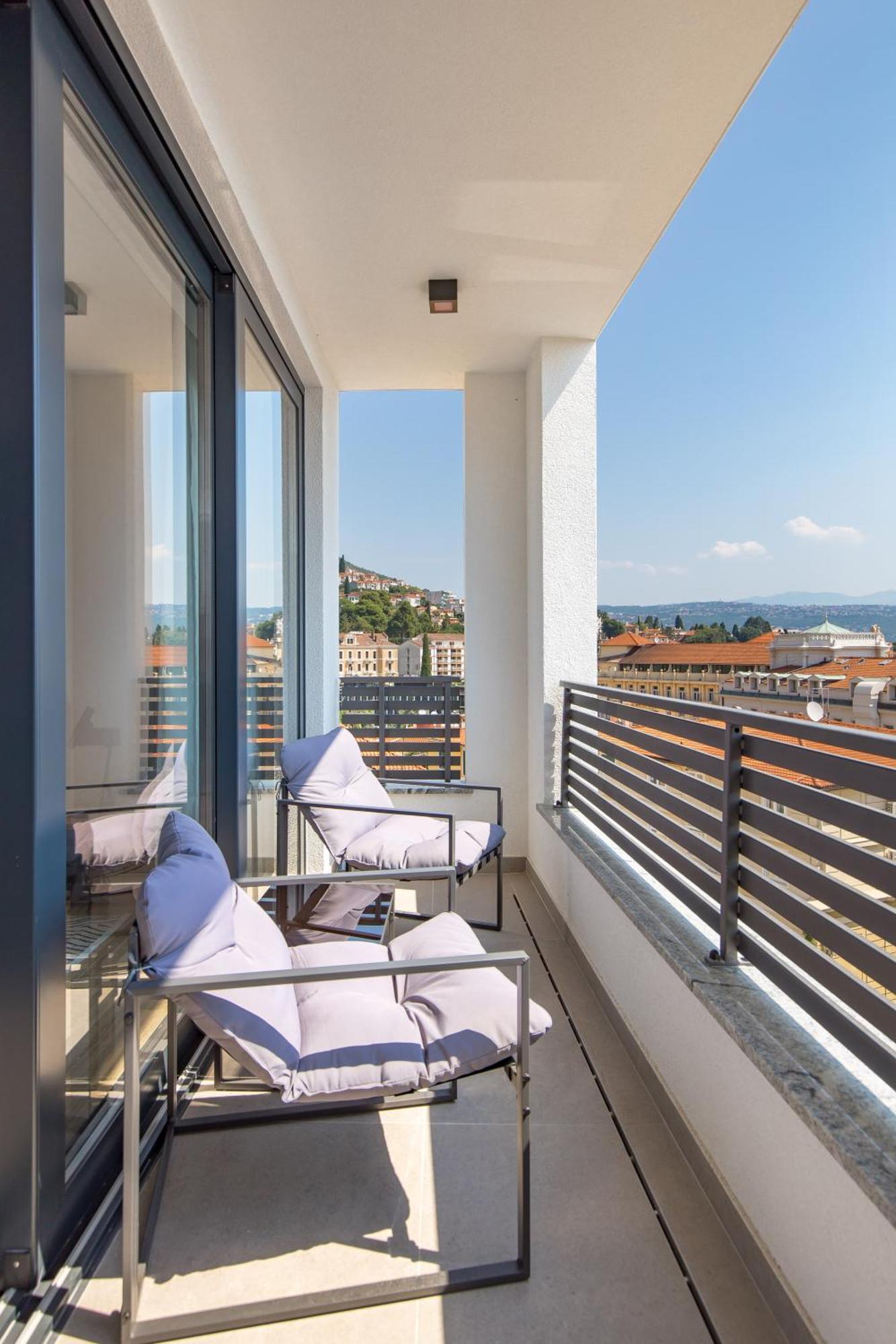 Belinda Apartments With Balcony & Private Parking Opatija Eksteriør bilde