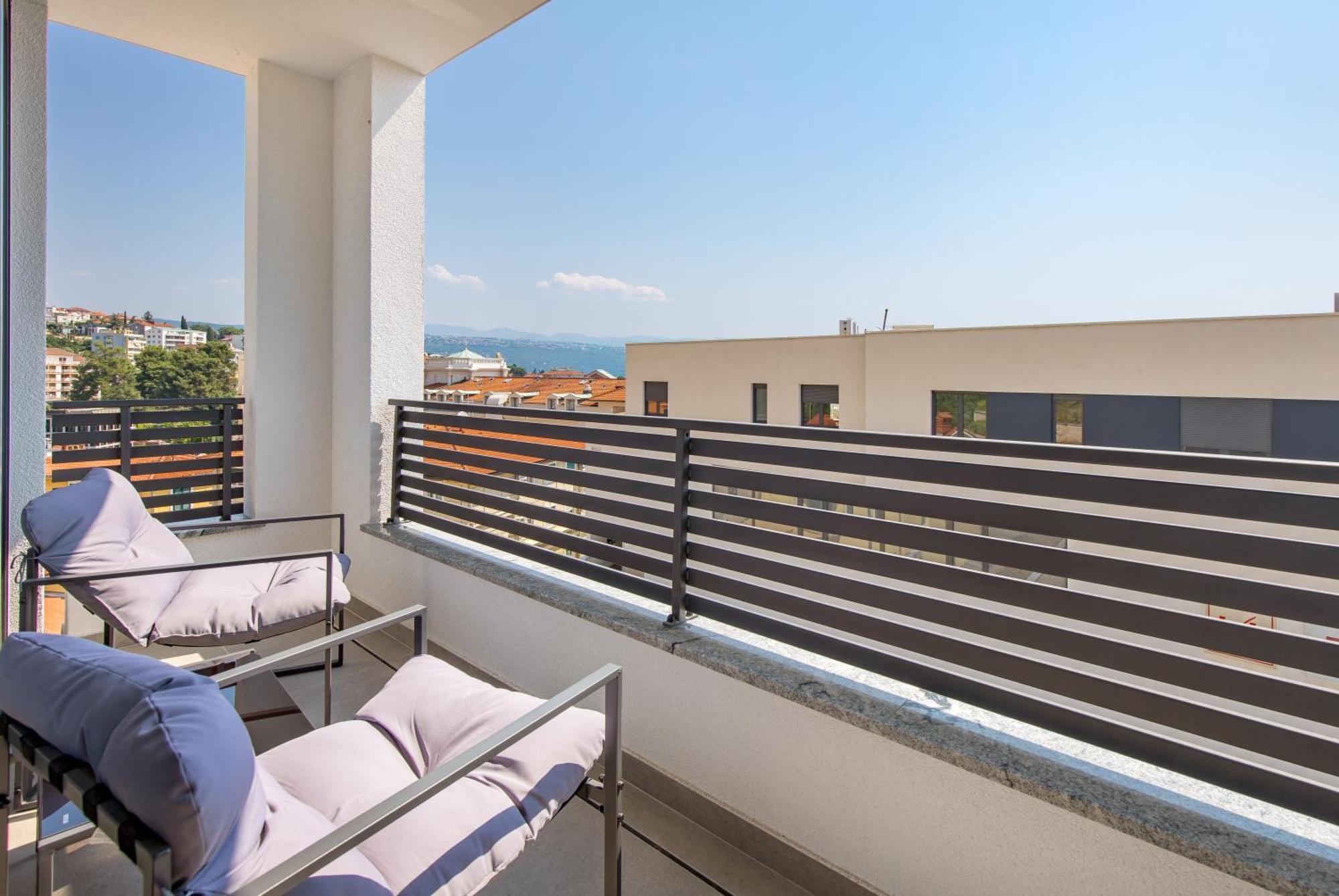 Belinda Apartments With Balcony & Private Parking Opatija Eksteriør bilde