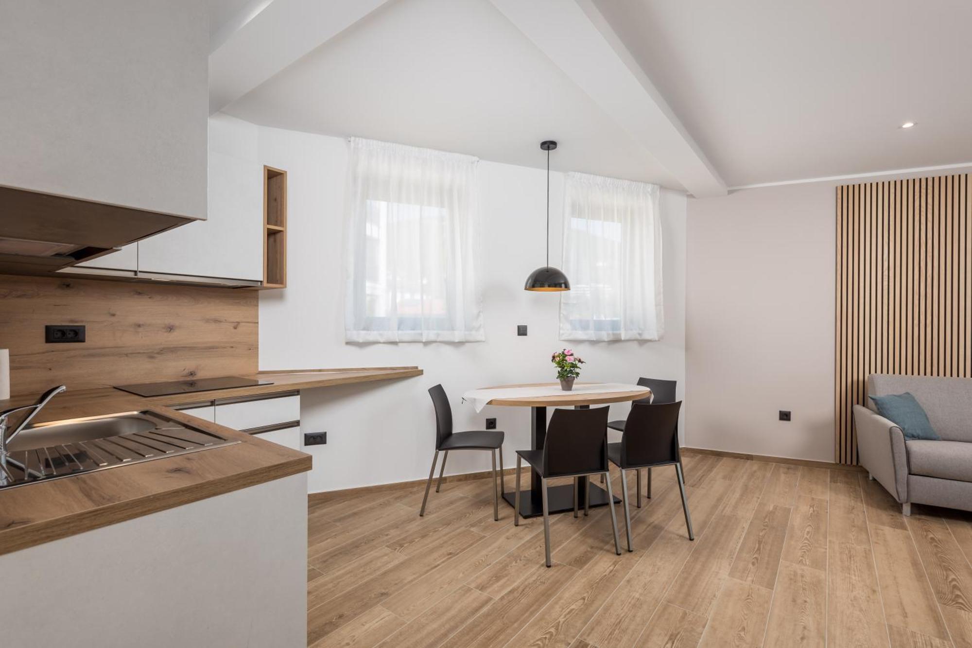 Belinda Apartments With Balcony & Private Parking Opatija Eksteriør bilde